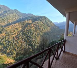 A general mountain view or a mountain view taken from the homestay