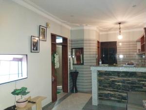 una sala de estar con chimenea de piedra en una casa en Travel Sanctuary Residence - Uganda en Kampala