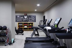 Fitness centrum a/nebo fitness zařízení v ubytování Moxy Athens City