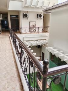 z balkonu na 2. piętrze budynku w obiekcie Hotel Andita Syariah w mieście Surabaja