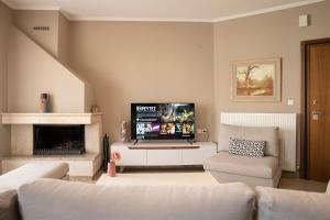 A television and/or entertainment centre at Utopicon