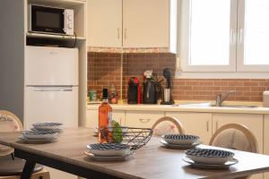A kitchen or kitchenette at Utopicon