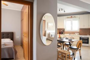 A kitchen or kitchenette at Utopicon