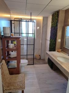 Kúpeľňa v ubytovaní Villa lujosa con spa, piscina y sala de juegos PRIVADOS