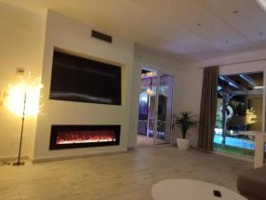Fotografia z galérie ubytovania Villa lujosa con spa, piscina y sala de juegos PRIVADOS v destinácii Miami Platja