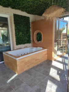 Fotografia z galérie ubytovania Villa lujosa con spa, piscina y sala de juegos PRIVADOS v destinácii Miami Platja