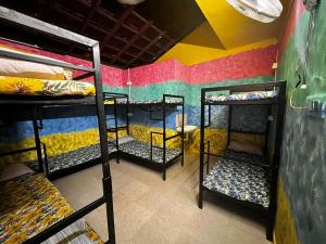 SANTA MARIA HOSTEL MUNROE ISLAND客房内的一张或多张床位