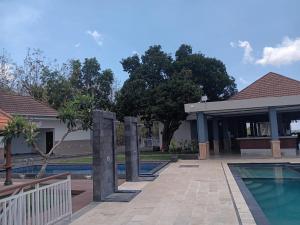 Bazén v ubytování Jukung Dive Resort Bali PENIDA nebo v jeho okolí