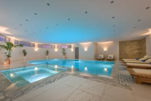 Bassein majutusasutuses Azure Resort & Spa või selle lähedal
