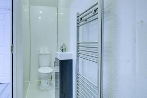 a bathroom with a shower and a toilet and a sink at Charming 7 bedroom house sleeps up to 13 guests in Romford