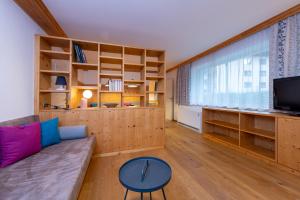 a living room with a couch and a tv at Chalet Georg in Kaprun