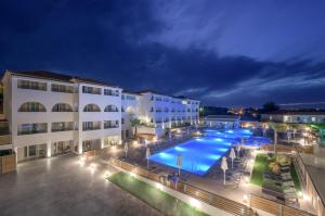 Bassein majutusasutuses Azure Resort & Spa või selle lähedal