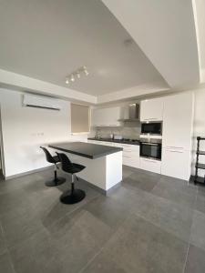 Foto de la galería de Seafront Apartment with Valletta Views & Manuel Island - Sliema best location en Sliema