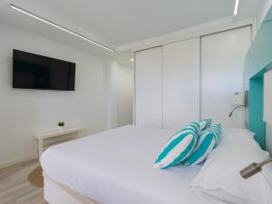 Televízia a/alebo spoločenská miestnosť v ubytovaní Aguila Beach Ocean View By CanariasGetaway