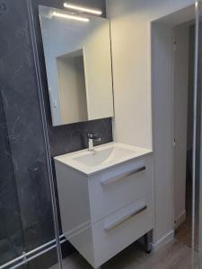 グランビルにあるLe Bohème, appartement de charme hyper centreのギャラリーの写真