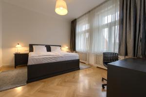 Postel nebo postele na pokoji v ubytování Milosrdnych Apartments