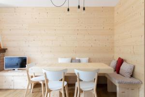 a dining room with a wooden table and chairs at WoodenKey Asiago bicamere immerso nel verde in Asiago
