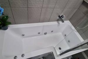 a white sink with a faucet in a bathroom at Gottersea 1 bedroom flat in Battersea 70 mq in London +13 photos