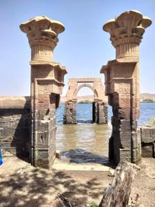 two pillars in the water with an arch in the background at Rose travel_trips in Jazīrat al ‘Awwāmīyah