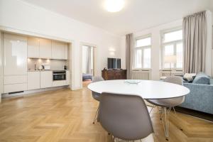 Kuchyň nebo kuchyňský kout v ubytování Milosrdnych Apartments
