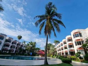 Bazén v ubytování Palmeraiebeach Resort Rayong ปาล์มมาลี บีช รีสอร์ท ระยอง 罗勇棕榈树海滩酒店 nebo v jeho okolí