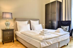 Postel nebo postele na pokoji v ubytování Milosrdnych Apartments