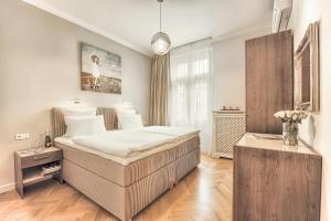 Postel nebo postele na pokoji v ubytování Milosrdnych Apartments