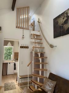 Zdjęcie z galerii obiektu The Little Oak - tiny house with bed on mezzanine & terrace - from 1 to 4 p Disney, Paris & CDG w mieście Pomponne