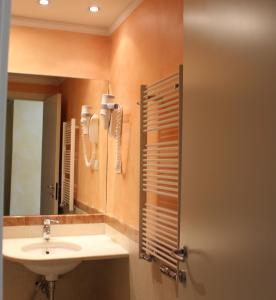 Koupelna v ubytování Club Hotel
