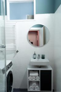 a bathroom with a sink and a mirror and a washing machine at Designer Luxury Apartment near Prater in Vienna