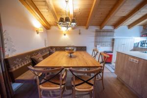 Kuchyň nebo kuchyňský kout v ubytování All Seasons Lodge by All in One Apartments