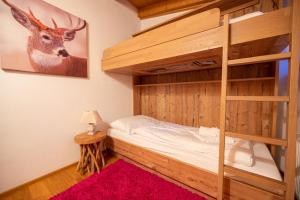 Postel nebo postele na pokoji v ubytování All Seasons Lodge by All in One Apartments