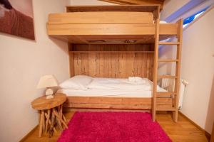 Postel nebo postele na pokoji v ubytování All Seasons Lodge by All in One Apartments