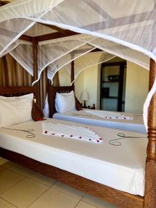 Postel nebo postele na pokoji v ubytování Mahali Zanzibar