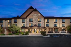 een weergave van de voorkant van een hotel bij TownePlace Suites by Marriott Roswell in Roswell