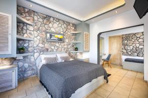 Postel nebo postele na pokoji v ubytování Plastiras Rooms