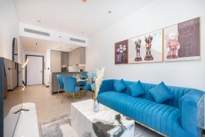 Posezení v ubytování Azure accents apartment with Burj Khalifa view