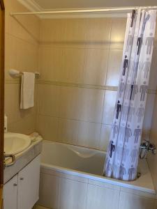 a bathroom with a bath tub and a sink at Laginha Beachview in Mindelo