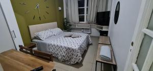 Katil atau katil-katil dalam bilik di A lazer ou a trabalho fique em Botafogo em frente à Praia e ao Pao de Acúcar