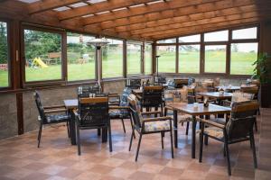 Reštaurácia alebo iné gastronomické zariadenie v ubytovaní Penzion restaurace U Švábků