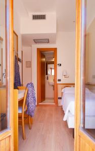 Кровать или кровати в номере Hotel Florida Lerici
