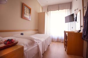 Телевизор и/или развлекательный центр в Hotel Florida Lerici