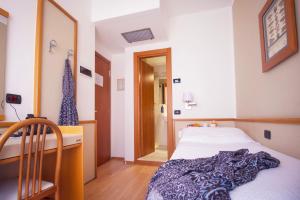Кровать или кровати в номере Hotel Florida Lerici