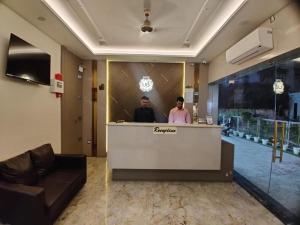 Zona de hol sau recepție la Hotel Utsav Grand