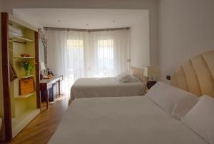 Кровать или кровати в номере Hotel Florida Lerici