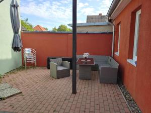 a patio with an umbrella and a table and chairs at Verdener Str.8 in Walsrode