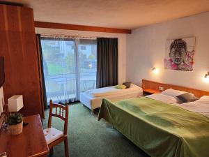 a hotel room with two beds and a window at Der Engel in Winterberg