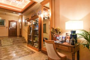 a home office with a desk and a chair at Hotel Florida Lerici in Lerici