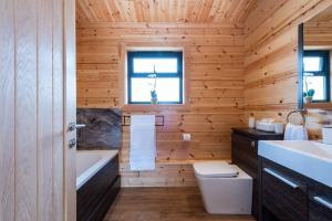 Ένα μπάνιο στο Meadow Valley Lodge 2 +18 φωτογραφίες