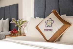 Myrtle Boutique Hotel 객실 침대